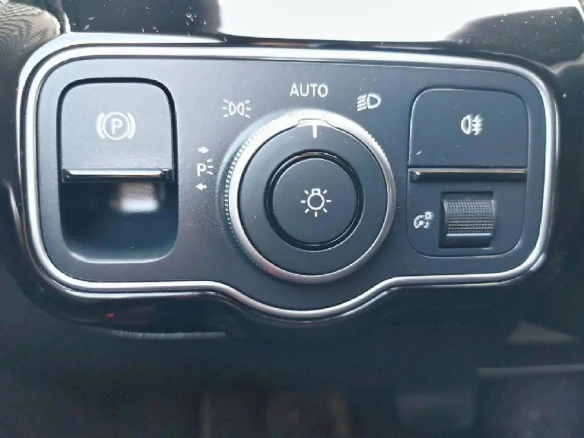 Automaat, 180 Luxury Line Virtueel, Navigatie,panoramadak,airco,cruise,parkeersensoren,stoelverwarming,
