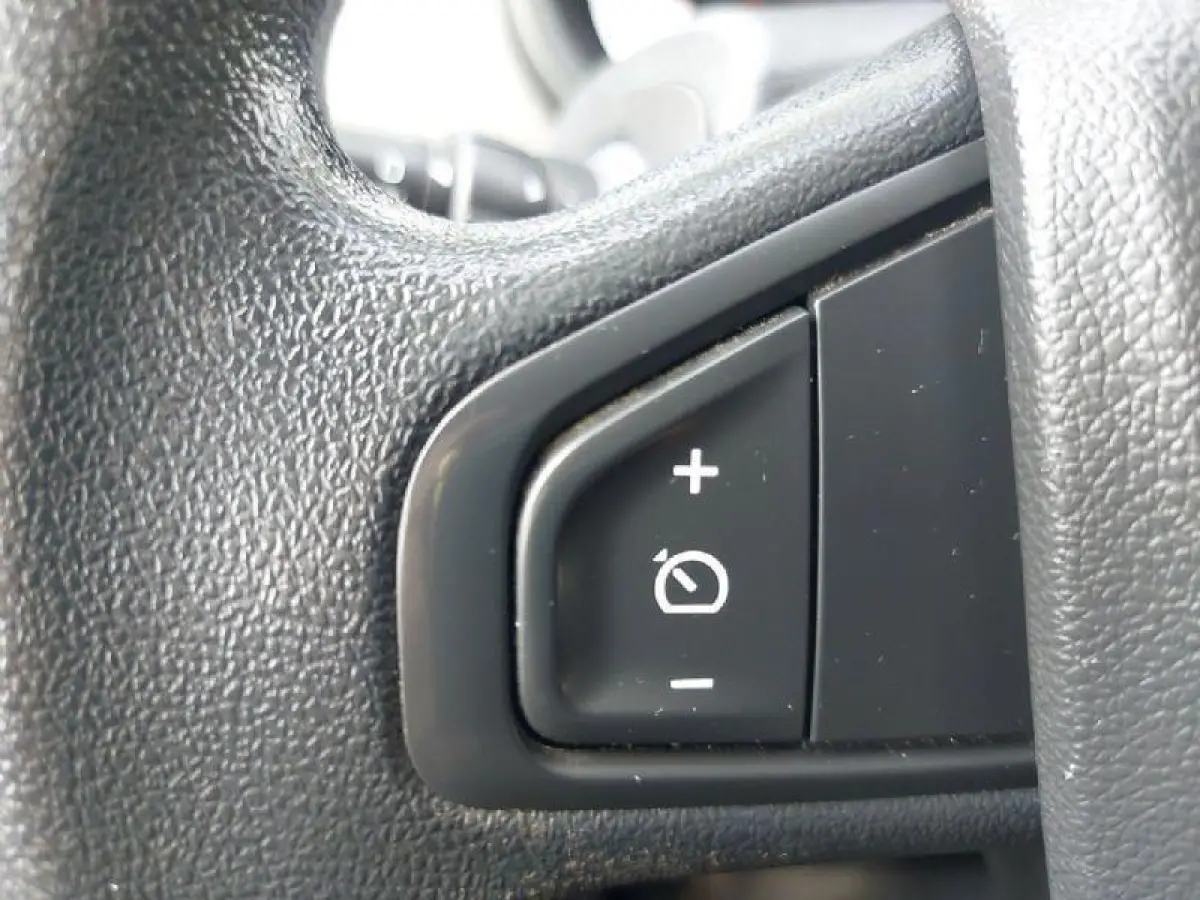1.5 Blue dCi 80 Comfort prijs is EX btw, airco,cruise,navigatie,