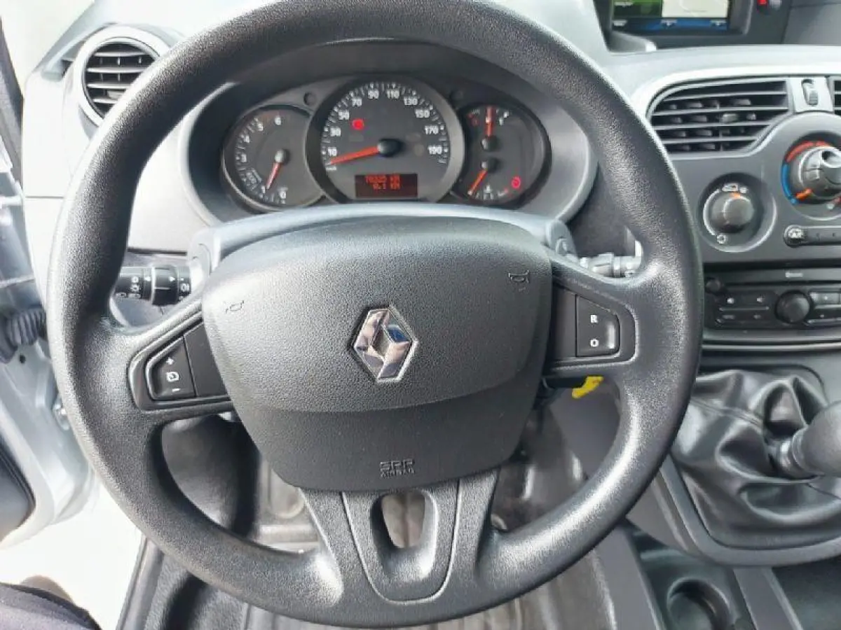 1.5 Blue dCi 80 Comfort prijs is EX btw, airco,cruise,navigatie,