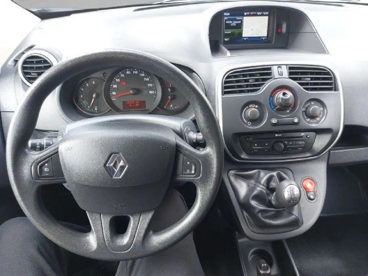 1.5 Blue dCi 80 Comfort prijs is EX btw, airco,cruise,navigatie,