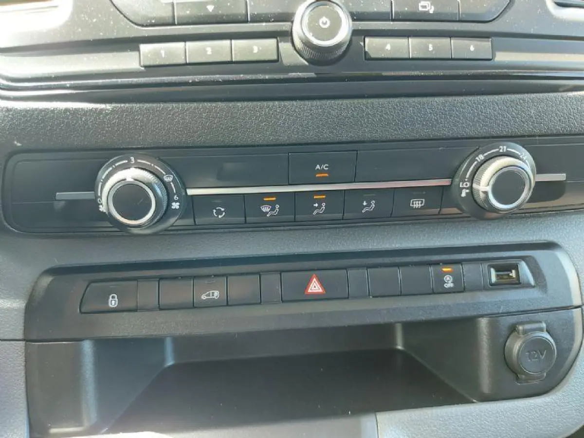 1.6 D-4D Cool Comfort prijs is EX btw, airco,cruisecontrol,radio/cd,