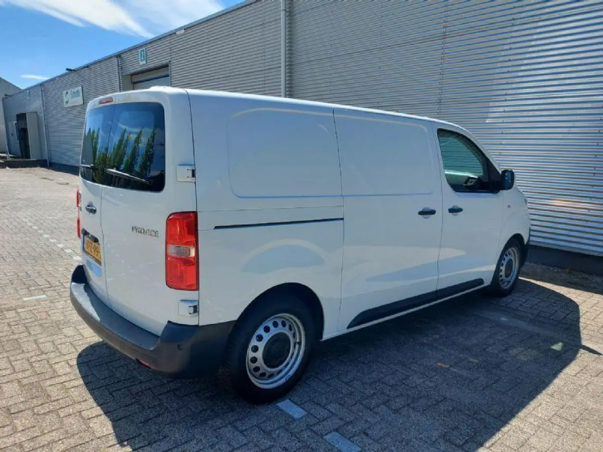 1.6 D-4D Cool Comfort prijs is EX btw, airco,cruisecontrol,radio/cd,