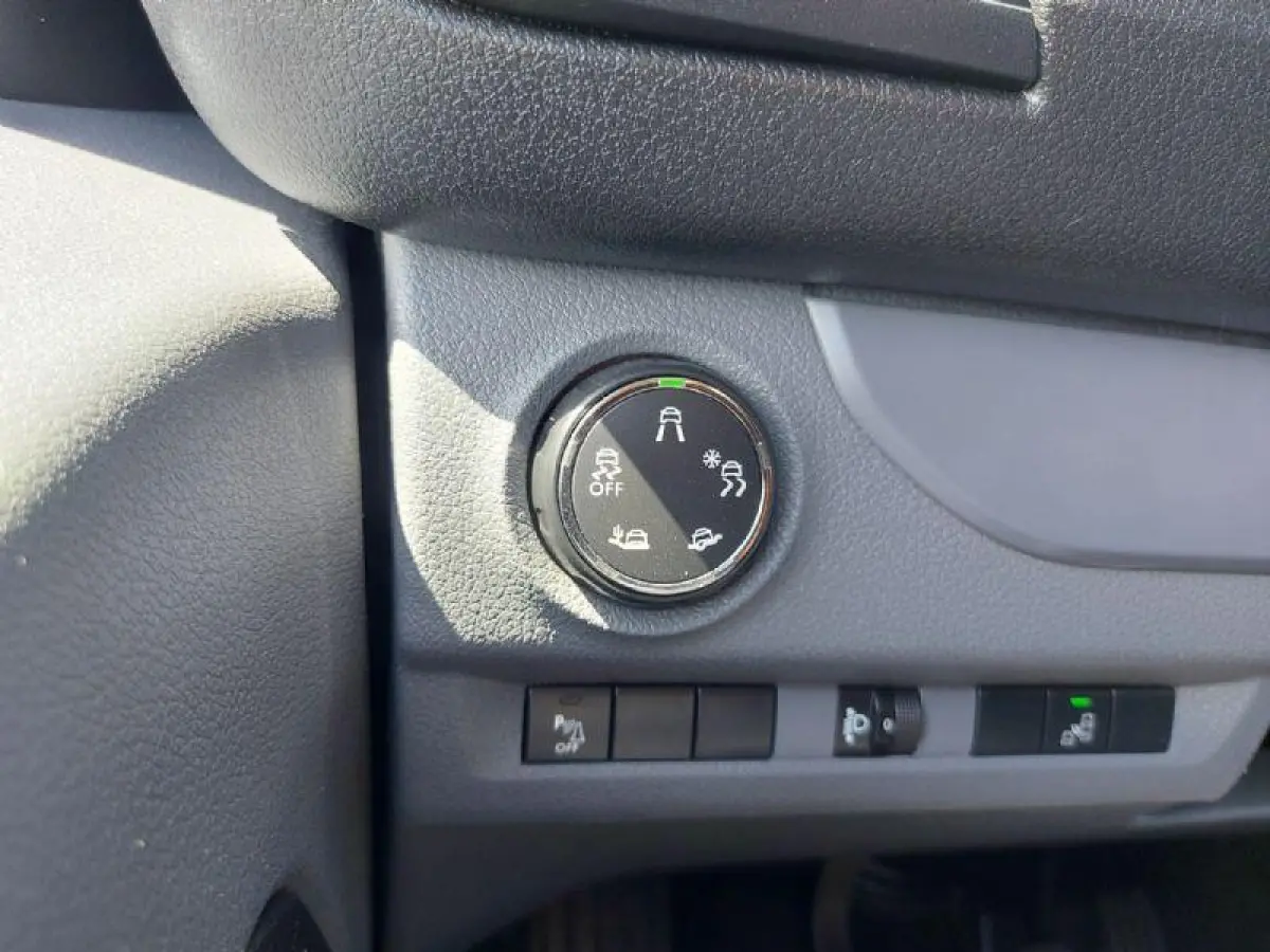 1.6 D-4D Cool Comfort prijs is EX btw, airco,cruisecontrol,radio/cd,