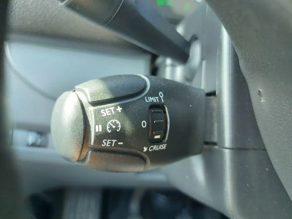 1.6 D-4D Cool Comfort prijs is EX btw, airco,cruisecontrol,radio/cd,