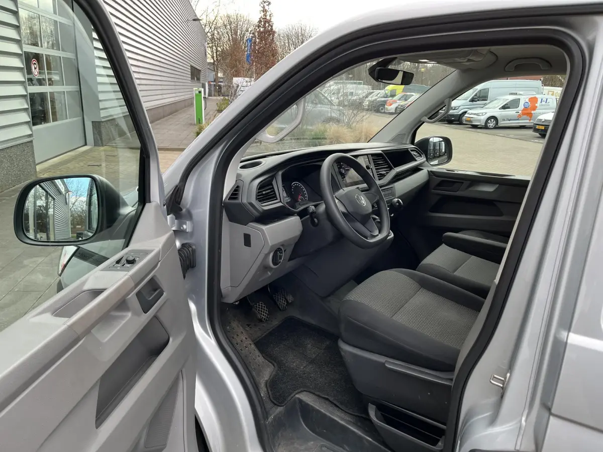 2.0 TDI L2H1 150 PK | Airco | Trekhaak | Achteruitrijcamera | Navigatie | Parkeerhulp achter | Cruise control | Dubbele cabine |