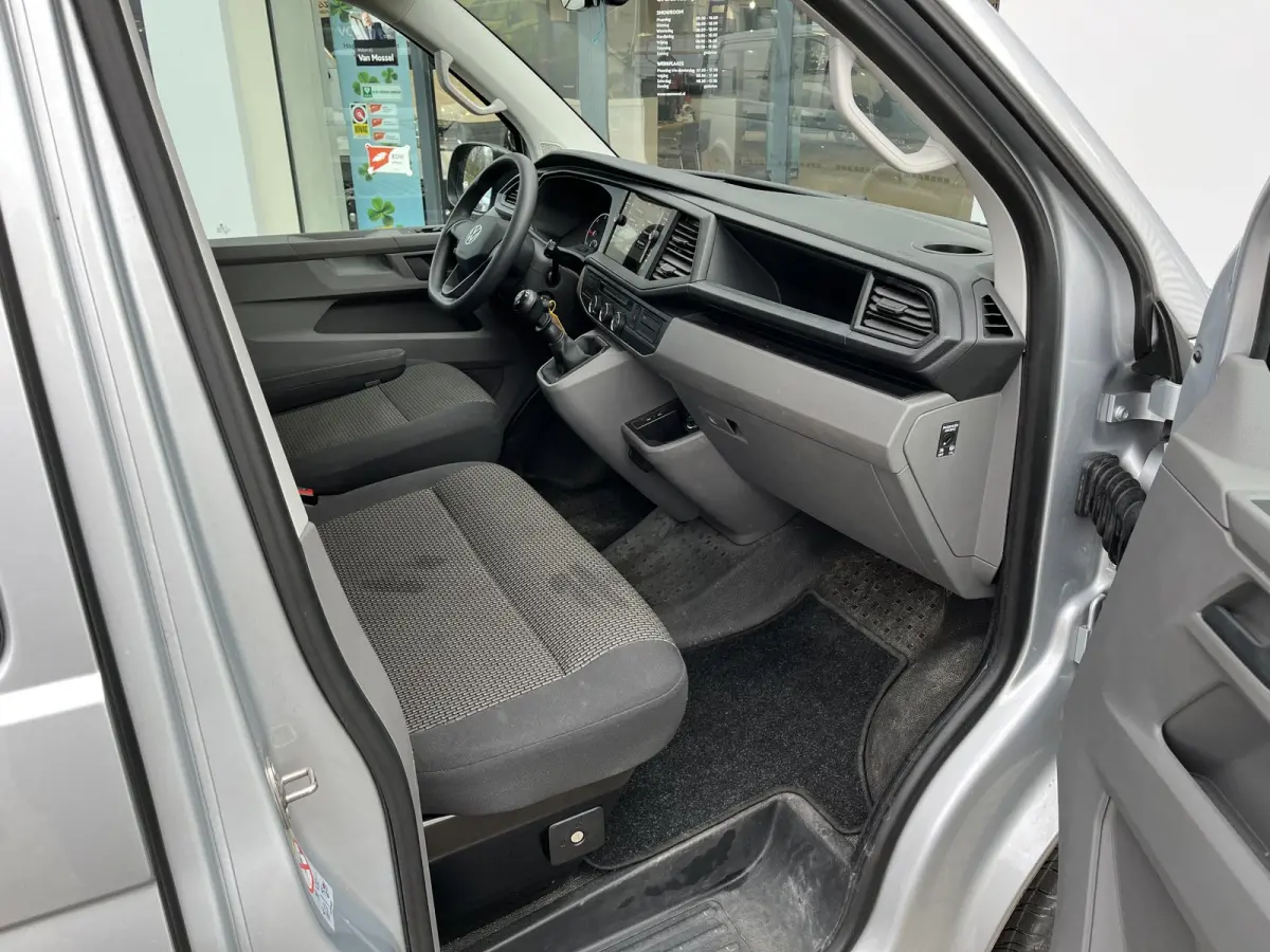 2.0 TDI L2H1 150 PK | Airco | Trekhaak | Achteruitrijcamera | Navigatie | Parkeerhulp achter | Cruise control | Dubbele cabine |