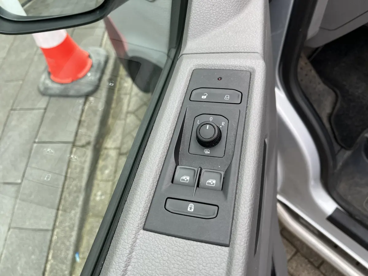 2.0 TDI L2H1 150 PK | Airco | Trekhaak | Achteruitrijcamera | Navigatie | Parkeerhulp achter | Cruise control | Dubbele cabine |