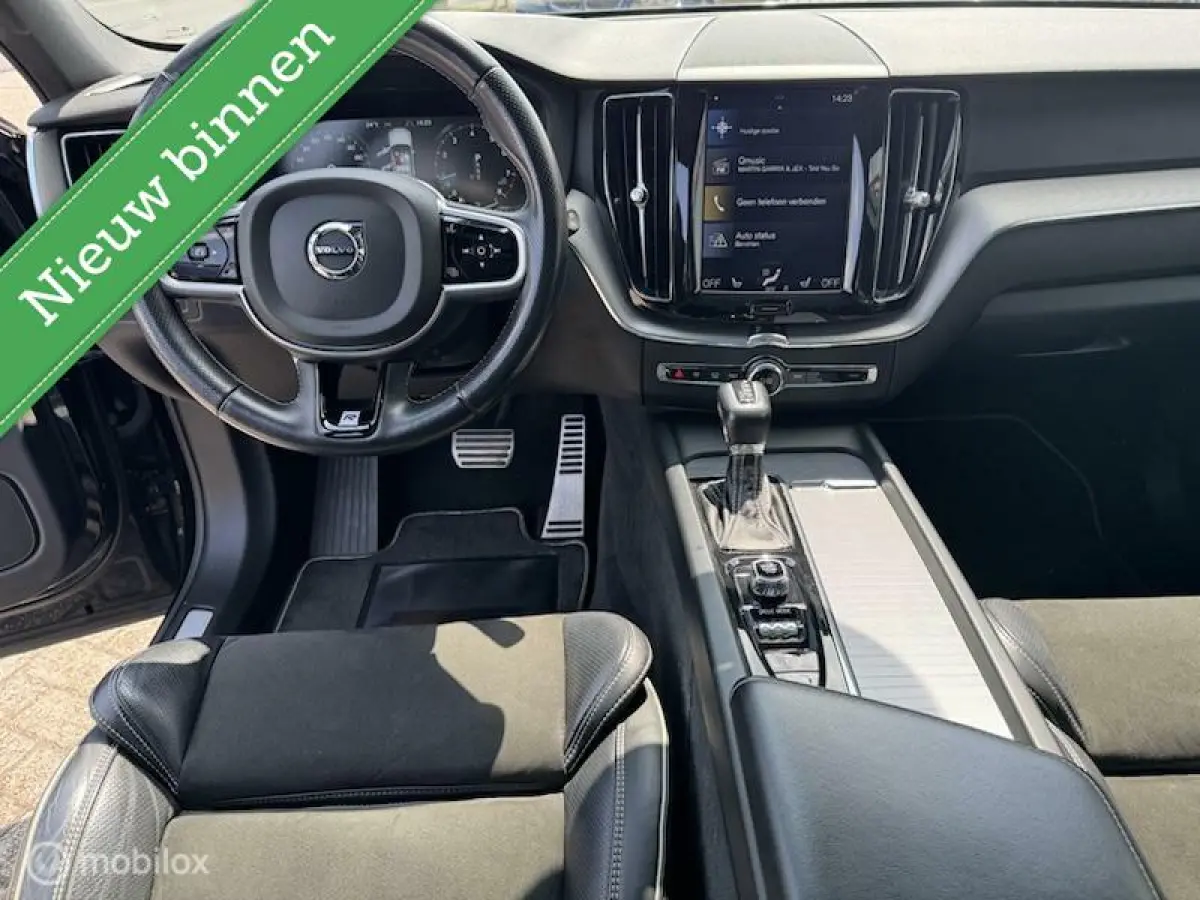 2.0 T5 AWD R-Design pol+ luchtvering pano dak