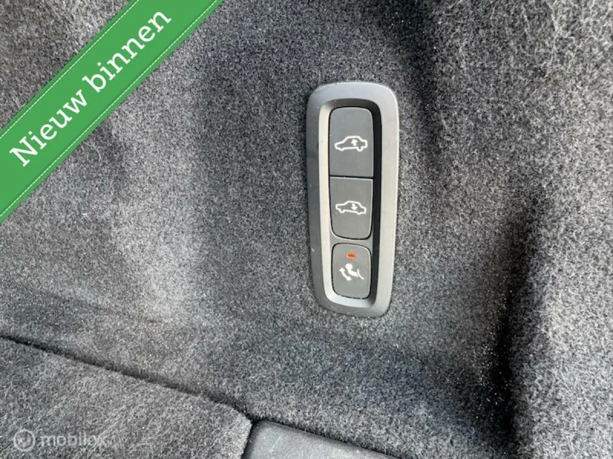 2.0 T5 AWD R-Design pol+ luchtvering pano dak