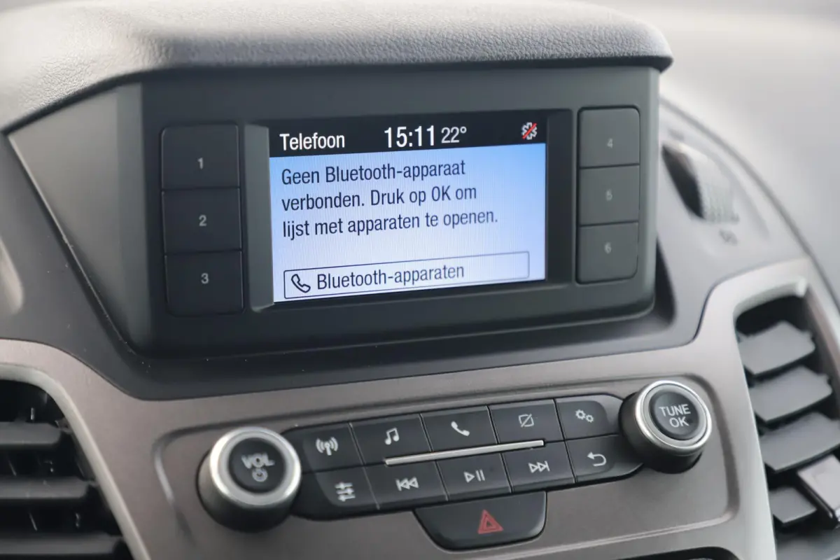 1.5 EcoBlue L1 Automaat Hondenauto Ventilatie Achterin Hondentransport Radio Bluetooth Airco Cruise Voorruitverwarming Inrichting voor Beesten