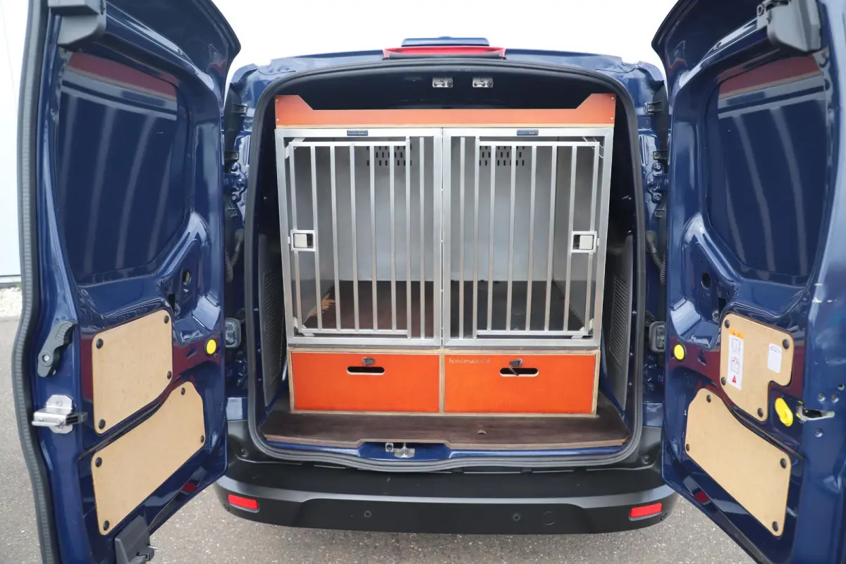 1.5 EcoBlue L1 Automaat Hondenauto Ventilatie Achterin Hondentransport Radio Bluetooth Airco Cruise Voorruitverwarming Inrichting voor Beesten
