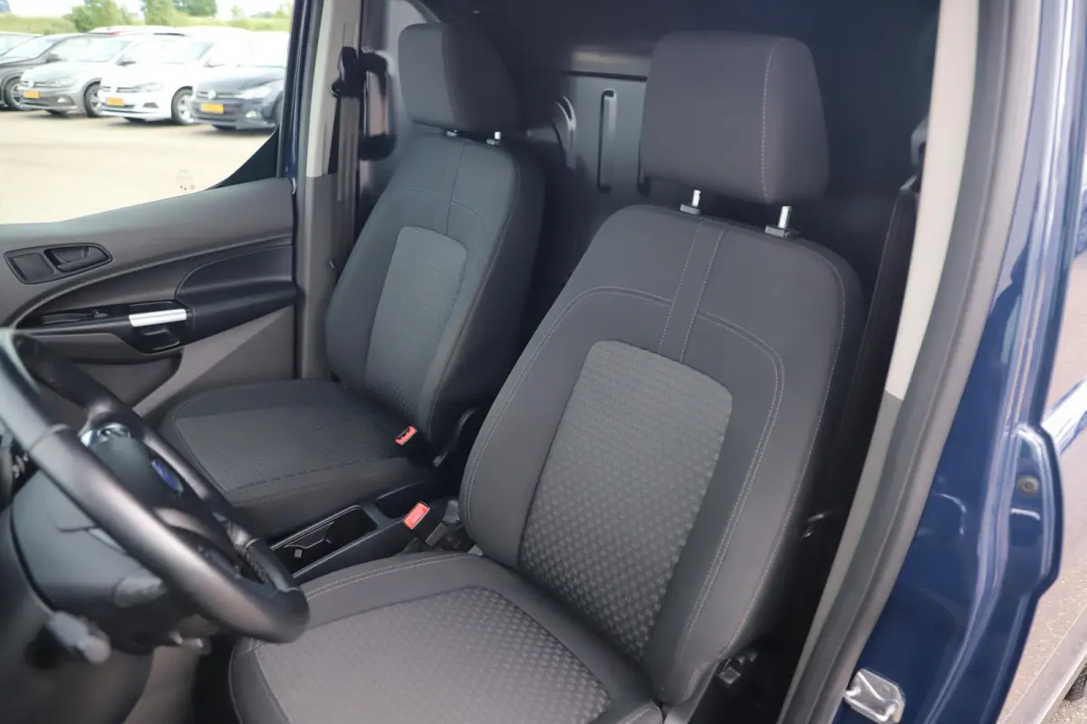 1.5 EcoBlue L1 Automaat Hondenauto Ventilatie Achterin Hondentransport Radio Bluetooth Airco Cruise Voorruitverwarming Inrichting voor Beesten