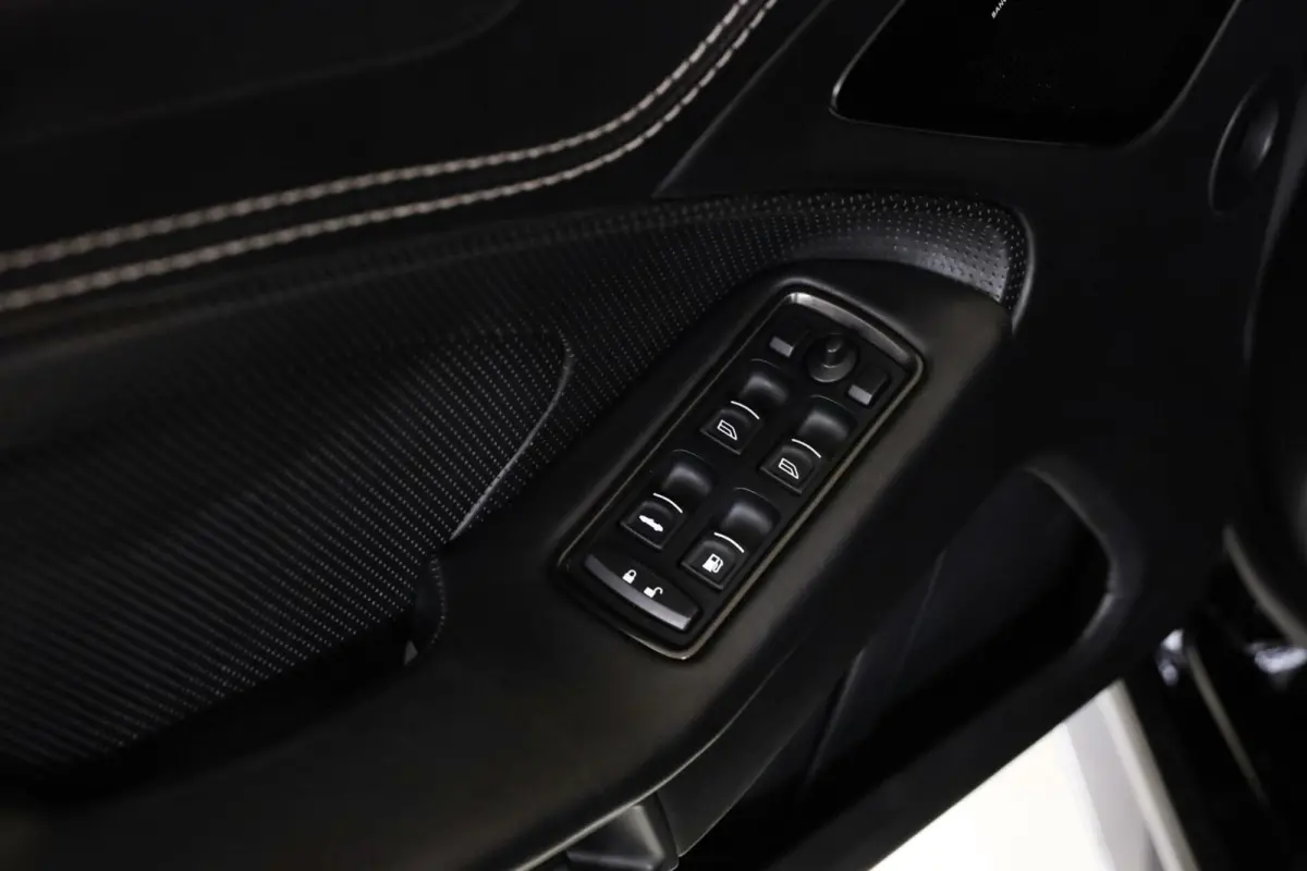 6.0 V12 2+2|CarbonBlack|Ceramic|