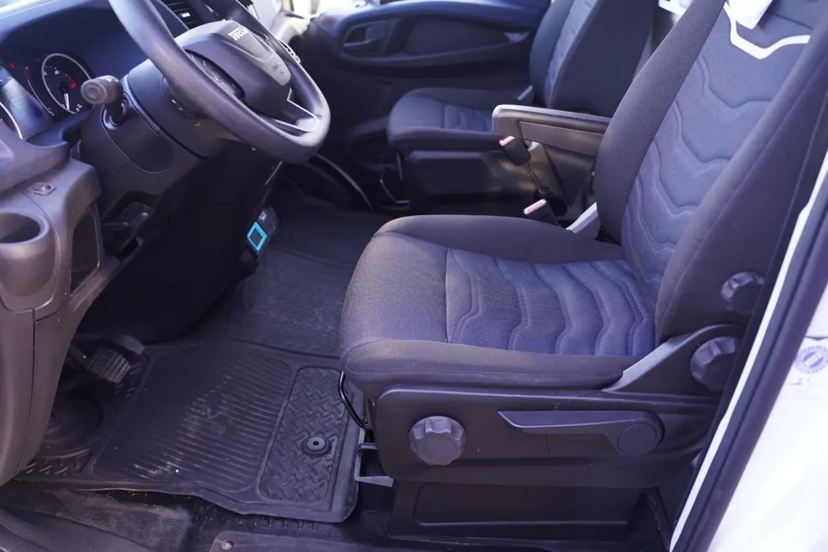 35S14 140 pk Aut. Koelauto-vries Bakwagen Automaat Airco, Apple Carplay, LxBxH 400x206x210 cm, 2-Zits