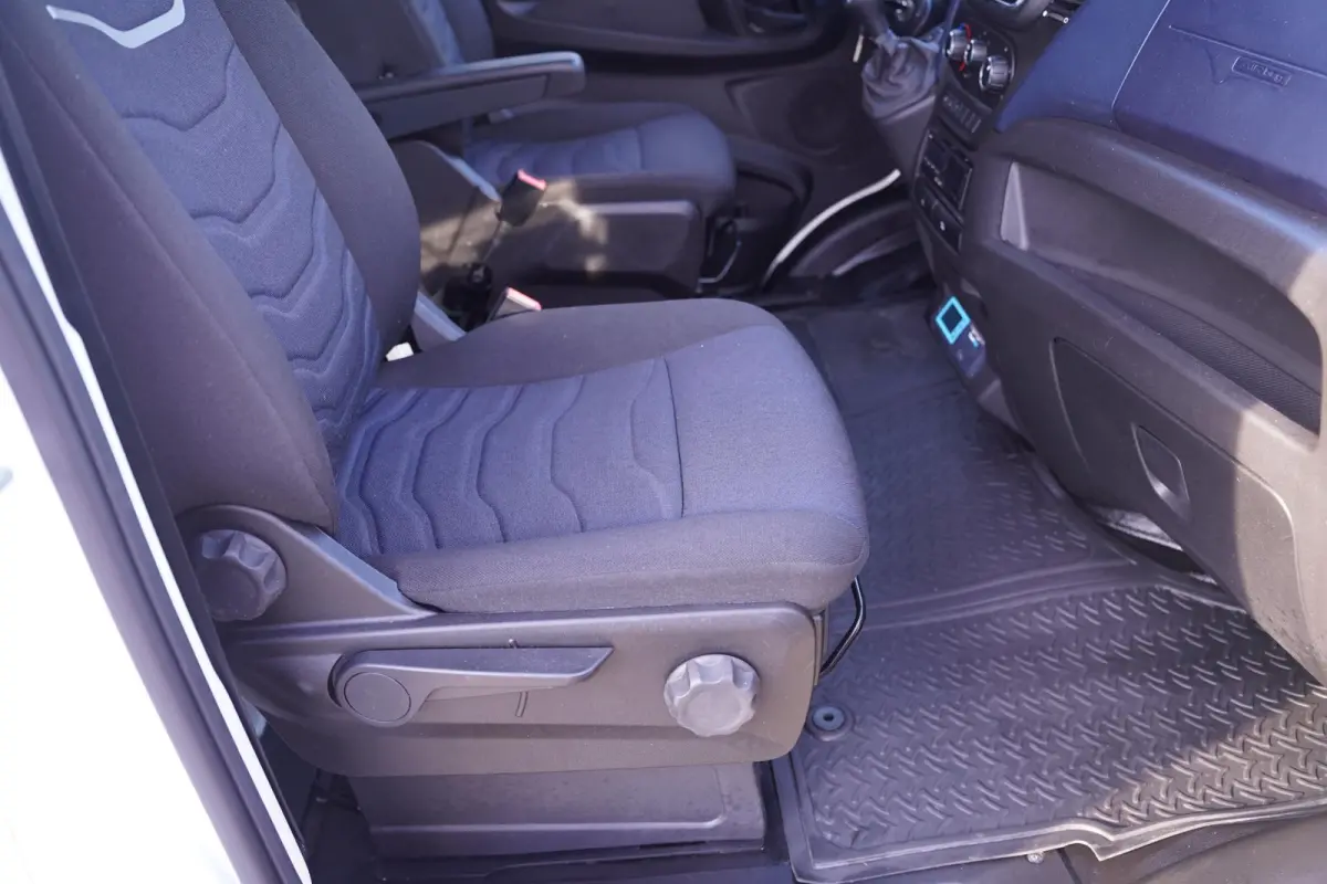 35S14 140 pk Aut. Koelauto-vries Bakwagen Automaat Airco, Apple Carplay, LxBxH 400x206x210 cm, 2-Zits
