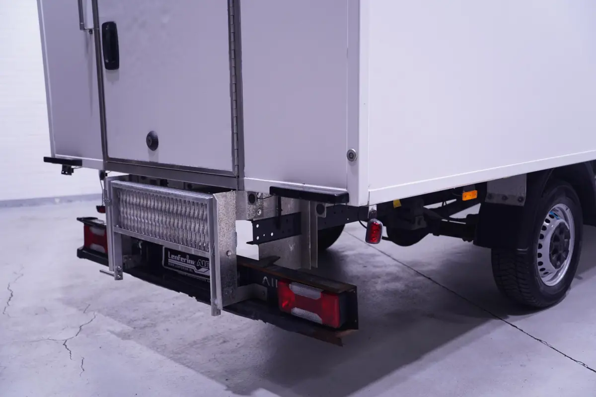 35S14 140 pk Aut. Koelauto-vries Bakwagen Automaat Airco, Apple Carplay, LxBxH 400x206x210 cm, 2-Zits