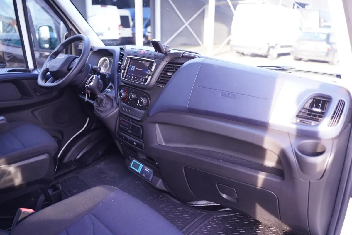 35S14 140 pk Aut. Koelauto-vries Bakwagen Automaat Airco, Apple Carplay, LxBxH 400x206x210 cm, 2-Zits