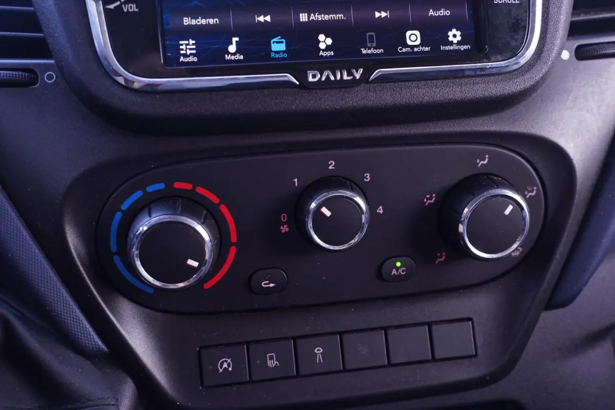 35S14 140 pk Aut. Koelauto-vries Bakwagen Automaat Airco, Apple Carplay, LxBxH 400x206x210 cm, 2-Zits