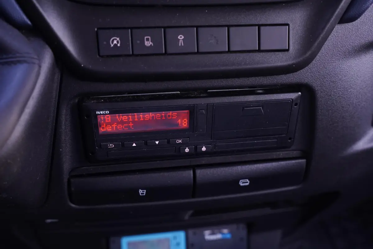 35S14 140 pk Aut. Koelauto-vries Bakwagen Automaat Airco, Apple Carplay, LxBxH 400x206x210 cm, 2-Zits