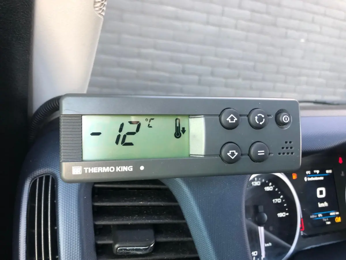 35S14 140 pk Aut. Koelauto-vries Bakwagen Automaat Airco, Apple Carplay, LxBxH 400x206x210 cm, 2-Zits