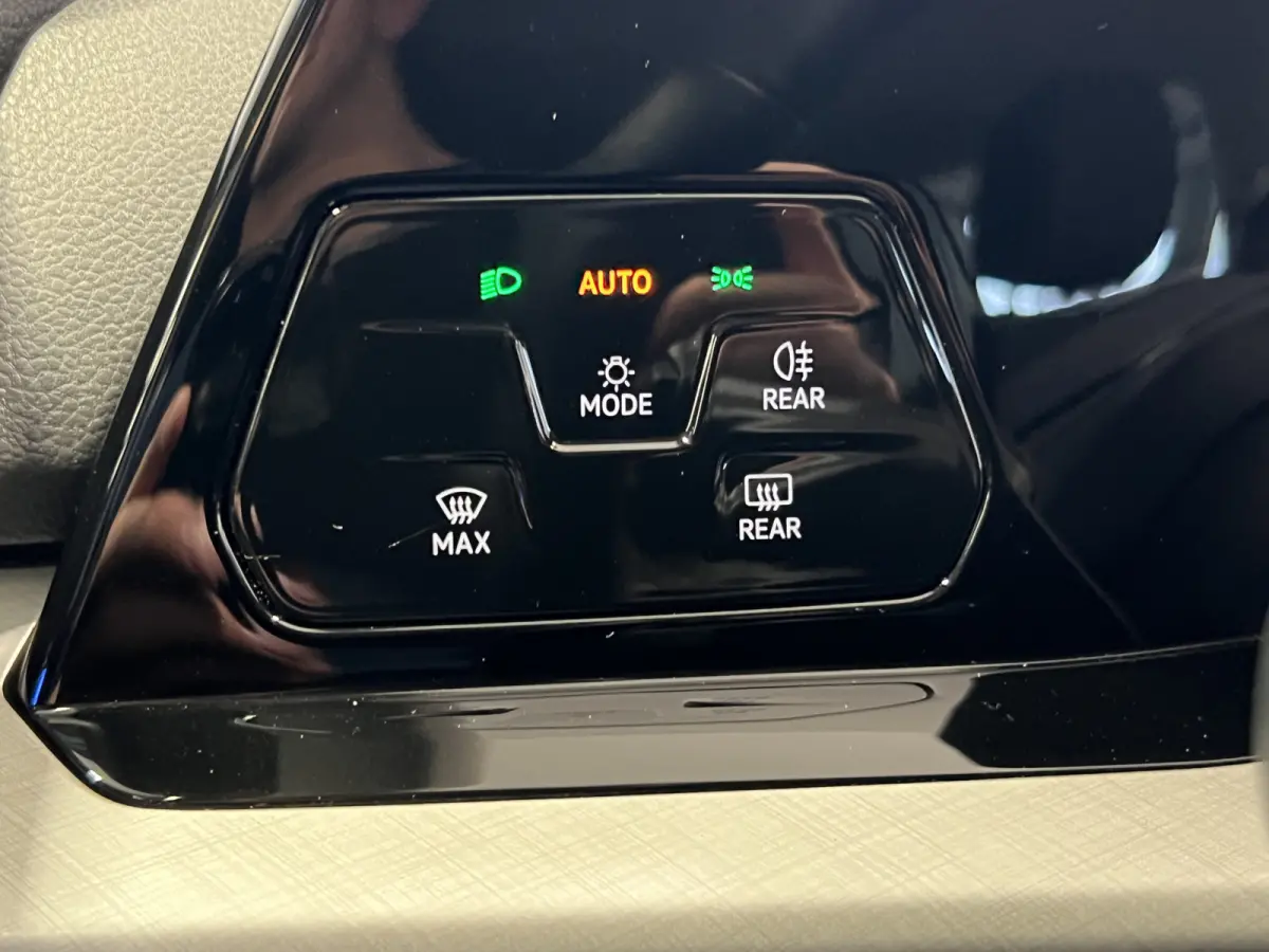 1.0 eTSI Life | Navigatie/Android/Apple Carplay | LM Velgen 16" | Cruise Control Adaptief | Voorstoelen Verwarmd | Airco |