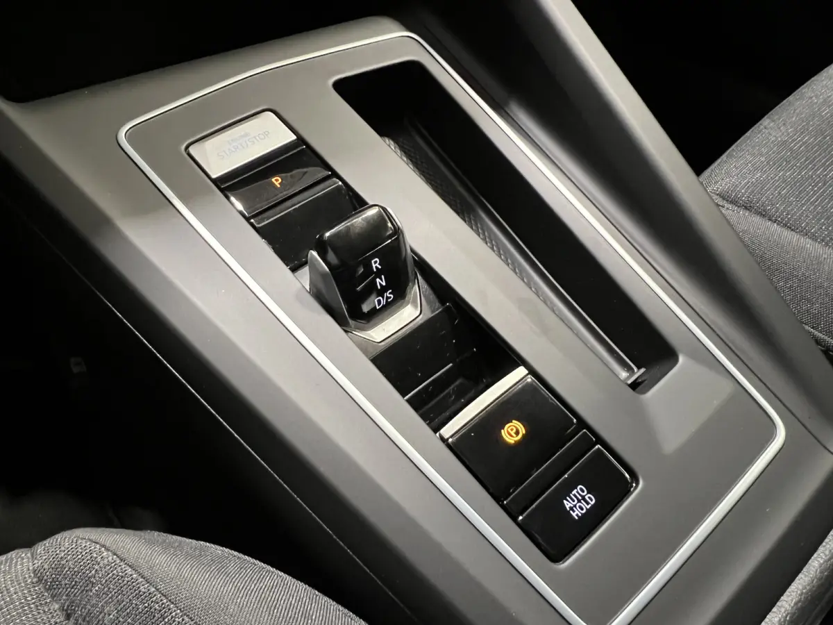 1.0 eTSI Life | Navigatie/Android/Apple Carplay | LM Velgen 16" | Cruise Control Adaptief | Voorstoelen Verwarmd | Airco |