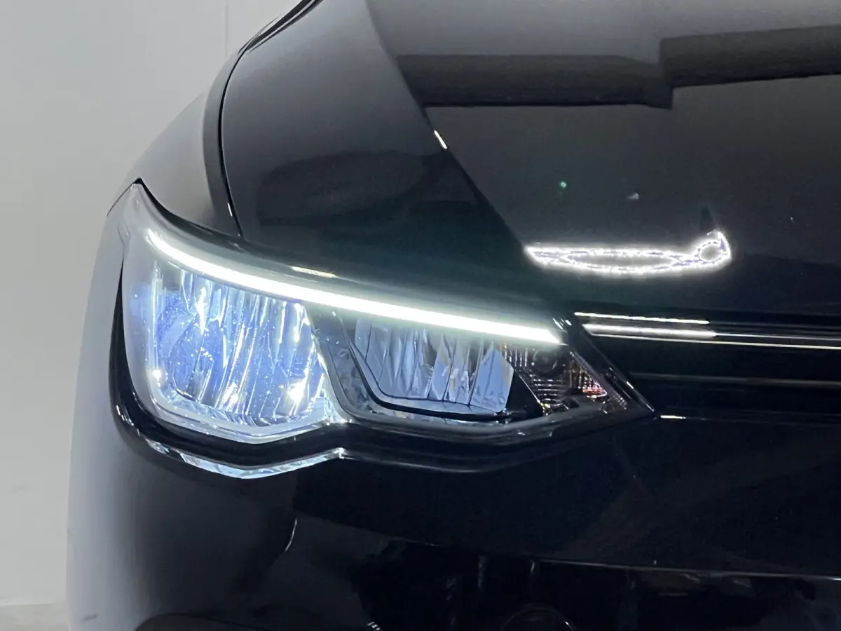 1.0 eTSI Life | Navigatie/Android/Apple Carplay | LM Velgen 16" | Cruise Control Adaptief | Voorstoelen Verwarmd | Airco |