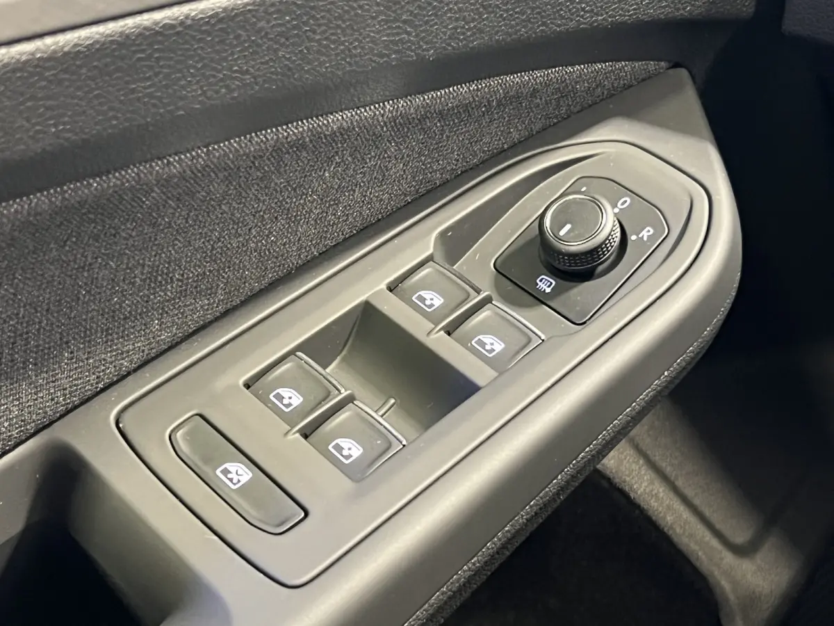 1.0 eTSI Life | Navigatie/Android/Apple Carplay | LM Velgen 16" | Cruise Control Adaptief | Voorstoelen Verwarmd | Airco |