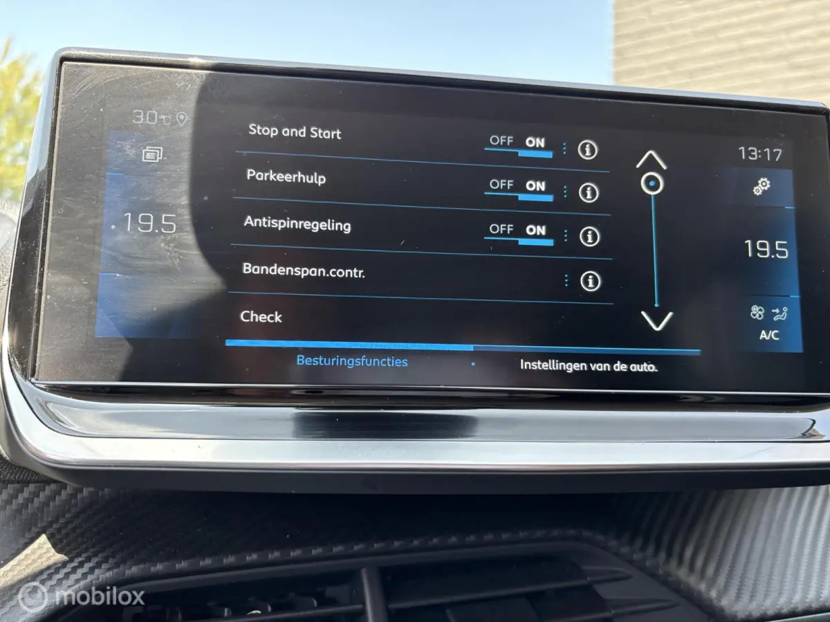 1.2 PureTech 100 Allure Pack navigatie en carplay Led koplampen cruise control Led koplampen
