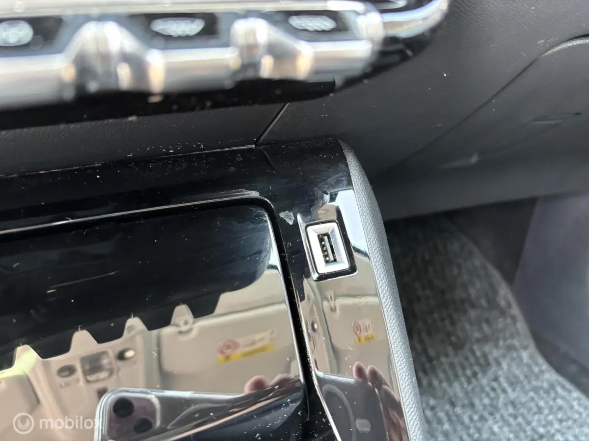 1.2 PureTech 100 Allure Pack navigatie en carplay Led koplampen cruise control Led koplampen