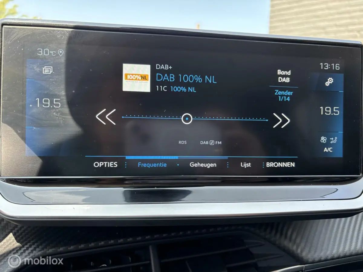 1.2 PureTech 100 Allure Pack navigatie en carplay Led koplampen cruise control Led koplampen
