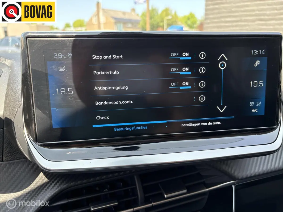 1.2 PureTech 100 Allure Pack navigatie en carplay Led koplampen cruise control Led koplampen
