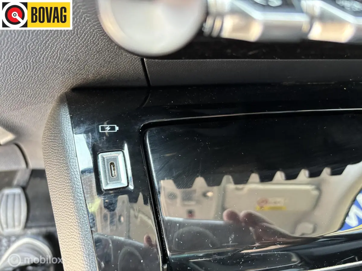 1.2 PureTech 100 Allure Pack navigatie en carplay Led koplampen cruise control Led koplampen