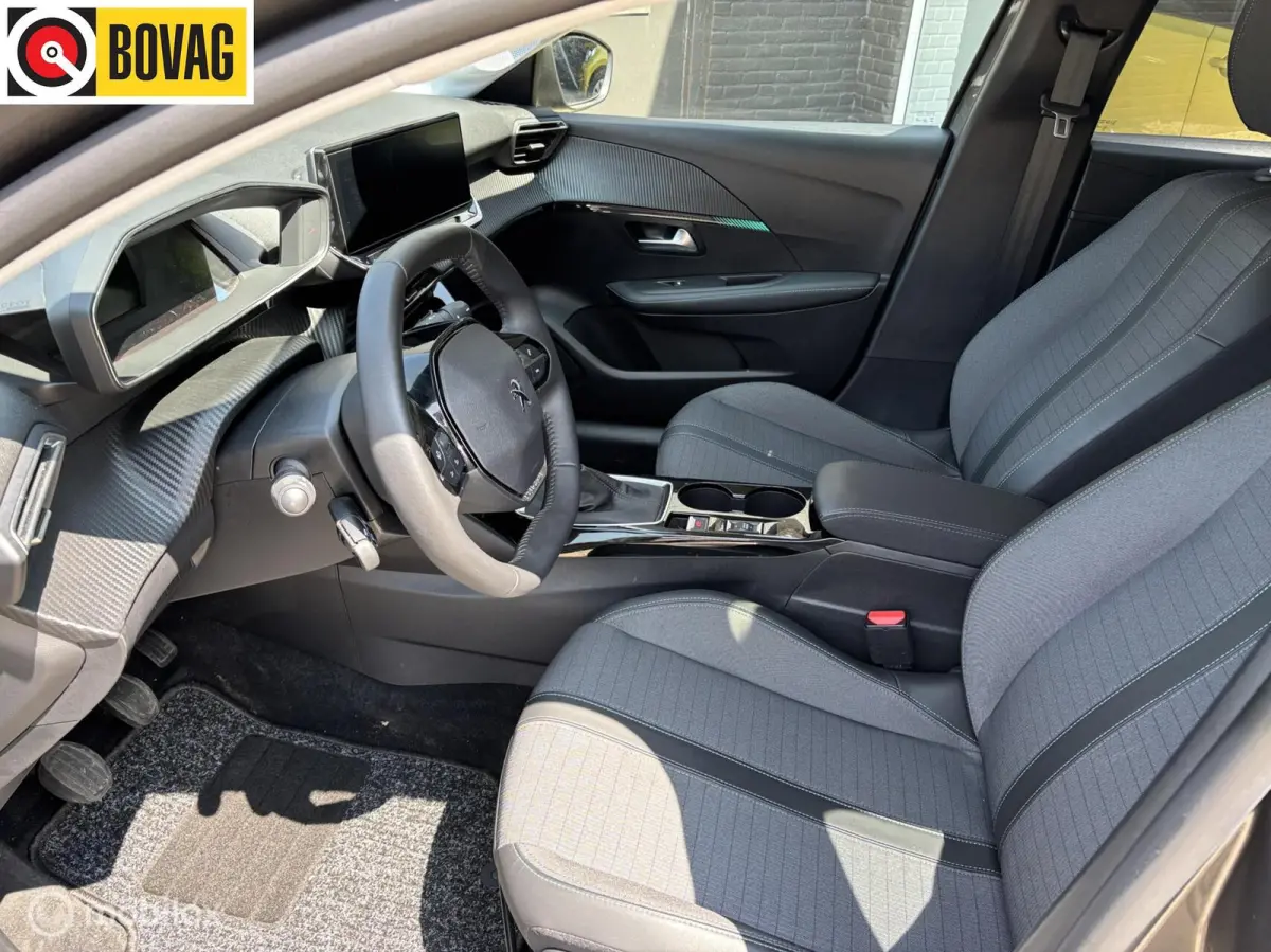 1.2 PureTech 100 Allure Pack navigatie en carplay Led koplampen cruise control Led koplampen