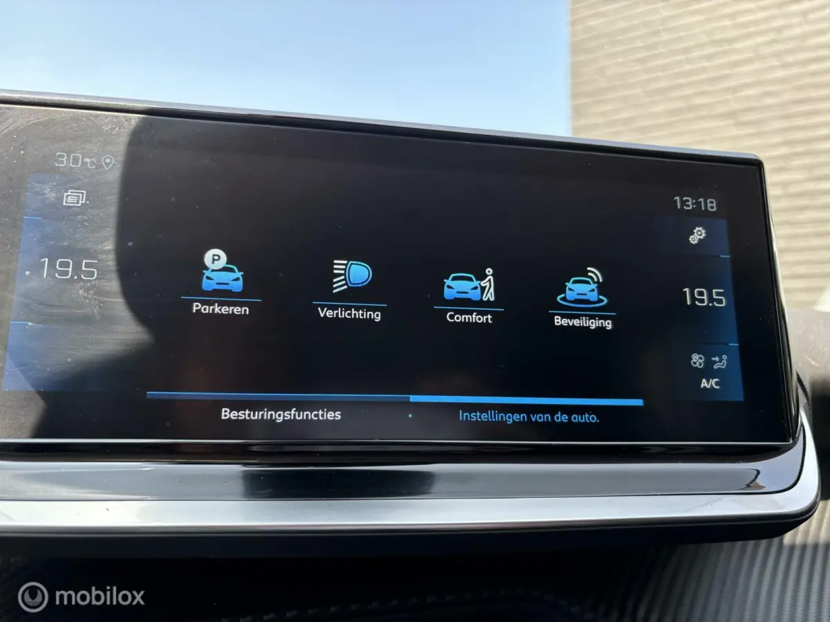 1.2 PureTech 100 Allure Pack navigatie en carplay Led koplampen cruise control Led koplampen