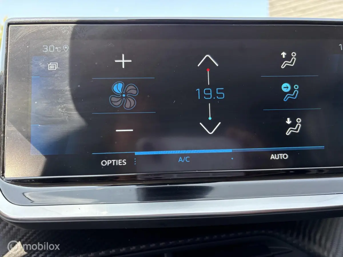 1.2 PureTech 100 Allure Pack navigatie en carplay Led koplampen cruise control Led koplampen