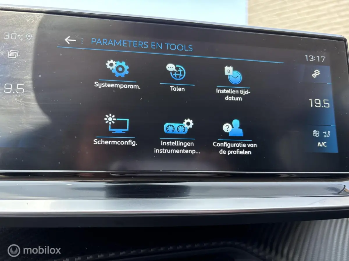 1.2 PureTech 100 Allure Pack navigatie en carplay Led koplampen cruise control Led koplampen
