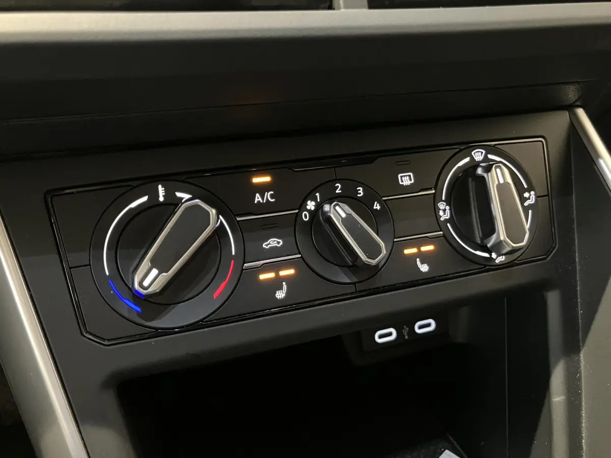 1.0 TSI Life Edition 95 PK Airco | Apple Carplay | Android Auto | Stoelverwarming | Parkeersensoren | Digital Cockpit | Adaptieve Cruise Controle | Lane Assist | Achteruitrijcamera
