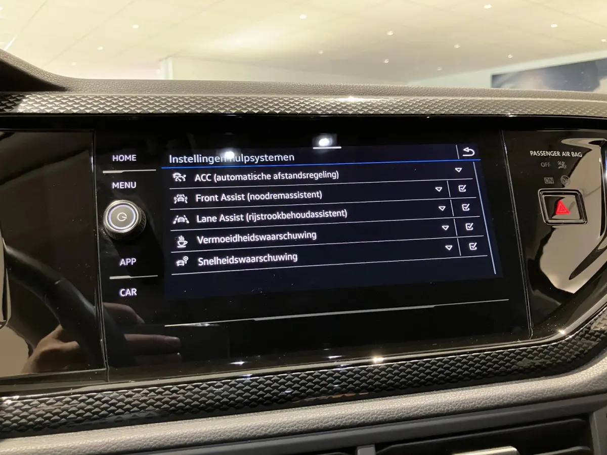 1.0 TSI Life Edition 95 PK Airco | Apple Carplay | Android Auto | Stoelverwarming | Parkeersensoren | Digital Cockpit | Adaptieve Cruise Controle | Lane Assist | Achteruitrijcamera