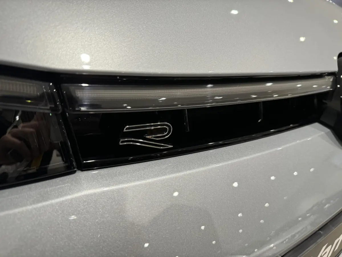 1.5 eTSI R-Line Edition 150PK | Fysieke voorraad auto | Automaat | Direct leverbaar | Assistance Pakket Plus | Black Style Pakket | Comfort Pakket Plus | Navigatie | Harman Kardon