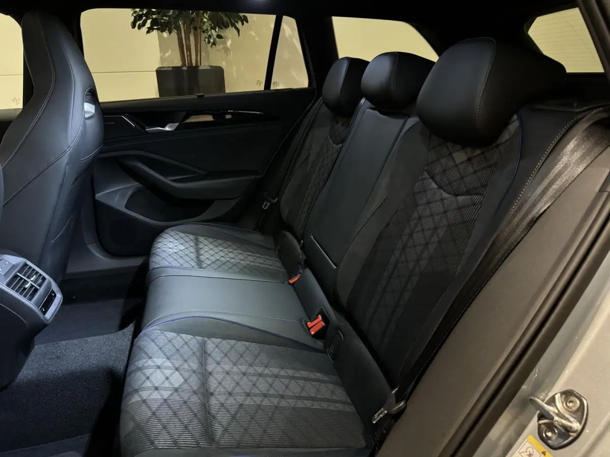 1.5 eTSI R-Line Edition 150PK | Fysieke voorraad auto | Automaat | Direct leverbaar | Assistance Pakket Plus | Black Style Pakket | Comfort Pakket Plus | Navigatie | Harman Kardon