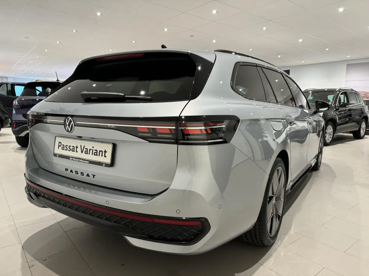 1.5 eTSI R-Line Edition 150PK | Fysieke voorraad auto | Automaat | Direct leverbaar | Assistance Pakket Plus | Black Style Pakket | Comfort Pakket Plus | Navigatie | Harman Kardon