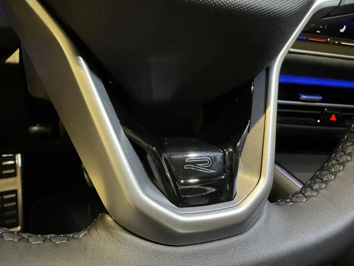1.5 eTSI R-Line Edition 150PK | Fysieke voorraad auto | Automaat | Direct leverbaar | Assistance Pakket Plus | Black Style Pakket | Comfort Pakket Plus | Navigatie | Harman Kardon