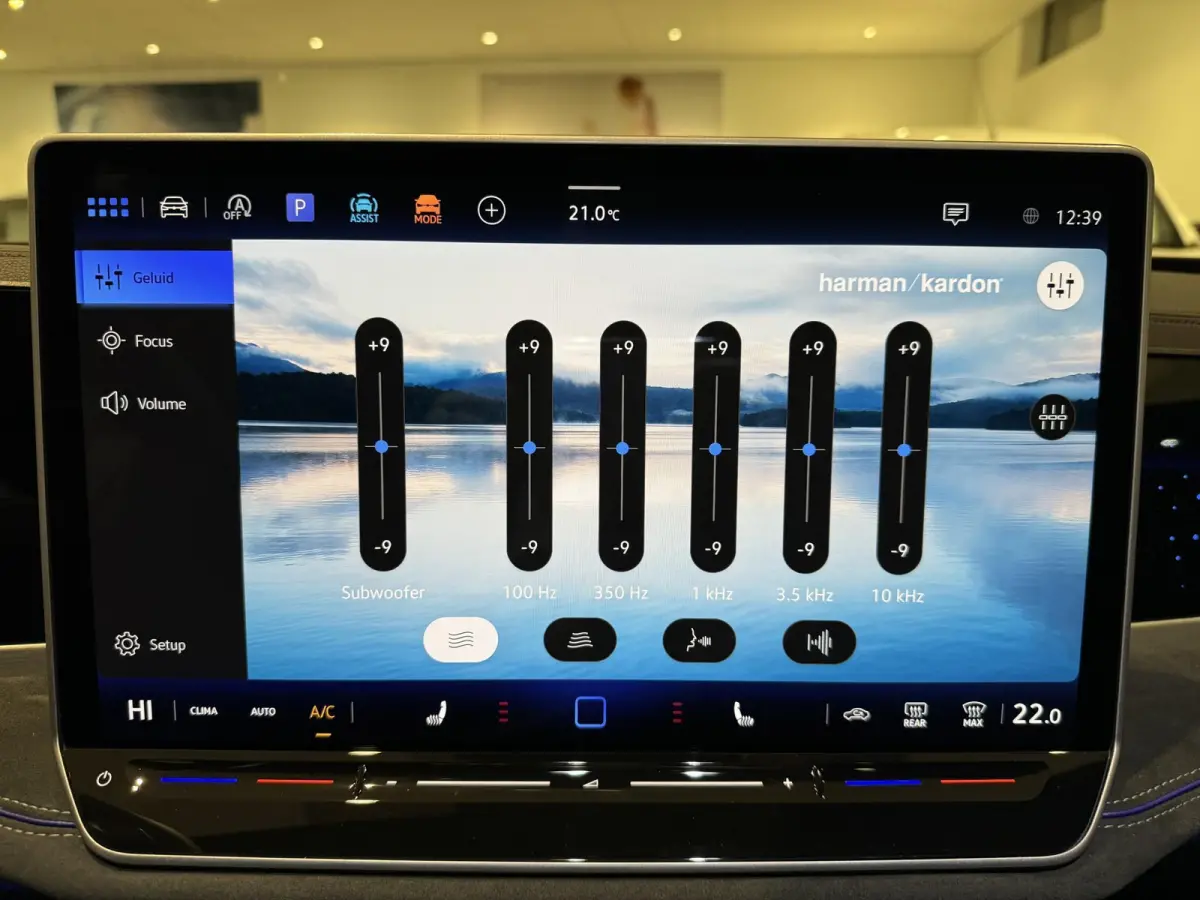 1.5 eTSI R-Line Edition 150PK | Fysieke voorraad auto | Automaat | Direct leverbaar | Assistance Pakket Plus | Black Style Pakket | Comfort Pakket Plus | Navigatie | Harman Kardon