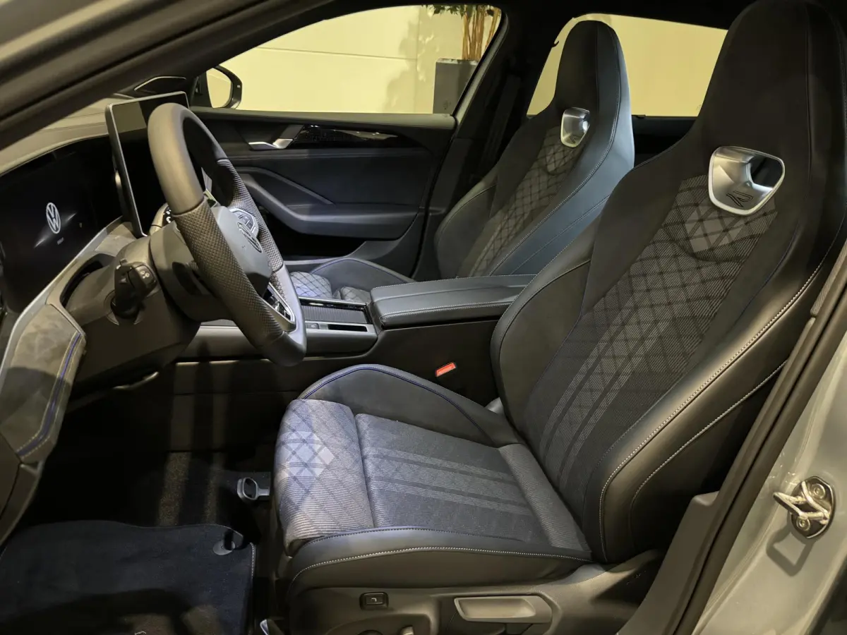 1.5 eTSI R-Line Edition 150PK | Fysieke voorraad auto | Automaat | Direct leverbaar | Assistance Pakket Plus | Black Style Pakket | Comfort Pakket Plus | Navigatie | Harman Kardon