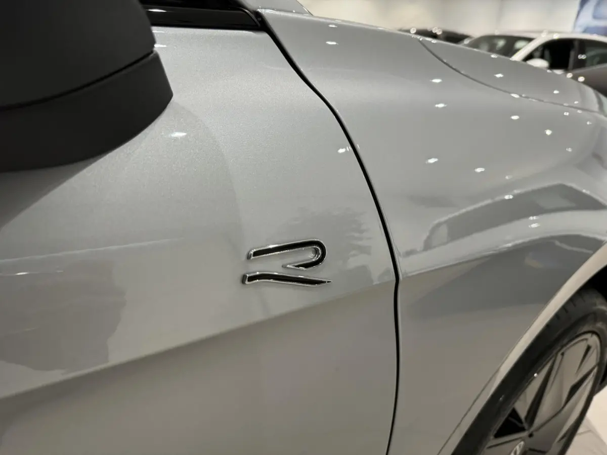 1.5 eTSI R-Line Edition 150PK | Fysieke voorraad auto | Automaat | Direct leverbaar | Assistance Pakket Plus | Black Style Pakket | Comfort Pakket Plus | Navigatie | Harman Kardon