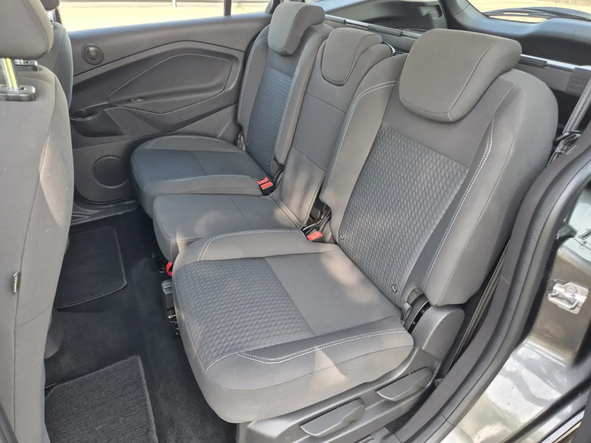 1.0 Ambiente Airco,cruise,stoelverwarming,voorraam/stuurverwarming,parkeersensoren achter,