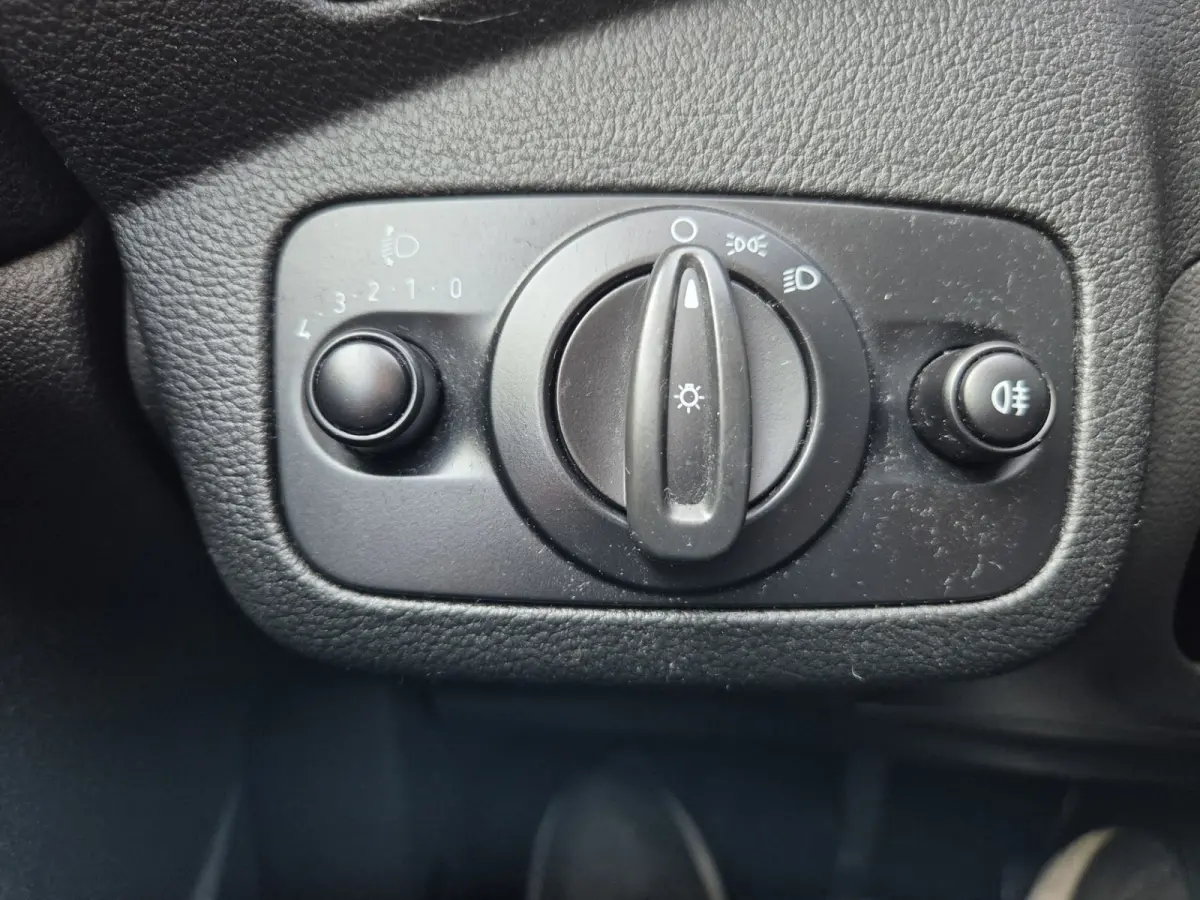 1.0 Ambiente Airco,cruise,stoelverwarming,voorraam/stuurverwarming,parkeersensoren achter,