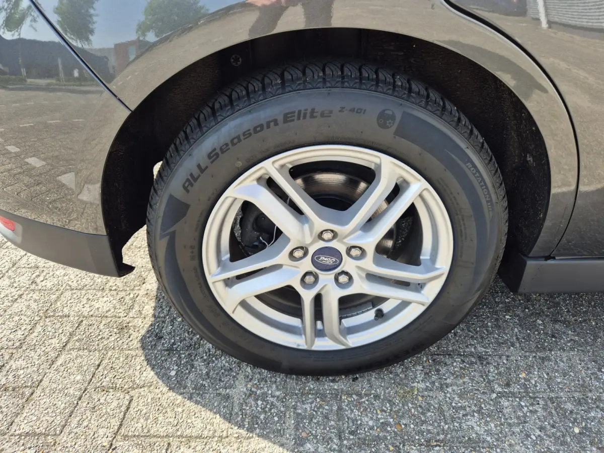 1.0 Ambiente Airco,cruise,stoelverwarming,voorraam/stuurverwarming,parkeersensoren achter,