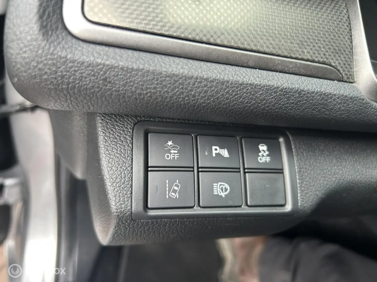 1.0 i-VTEC Executive * NAVI * AIRCO * PANODAK *